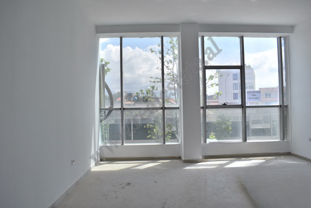 Store for rent on Teodor Keko street in Tirana.
The environment is positioned on the second floor o